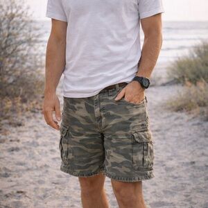 Unionbay Camo Cargo Shorts Size 33 Y2K Low Rise Utility Grunge Skater Army 90’s